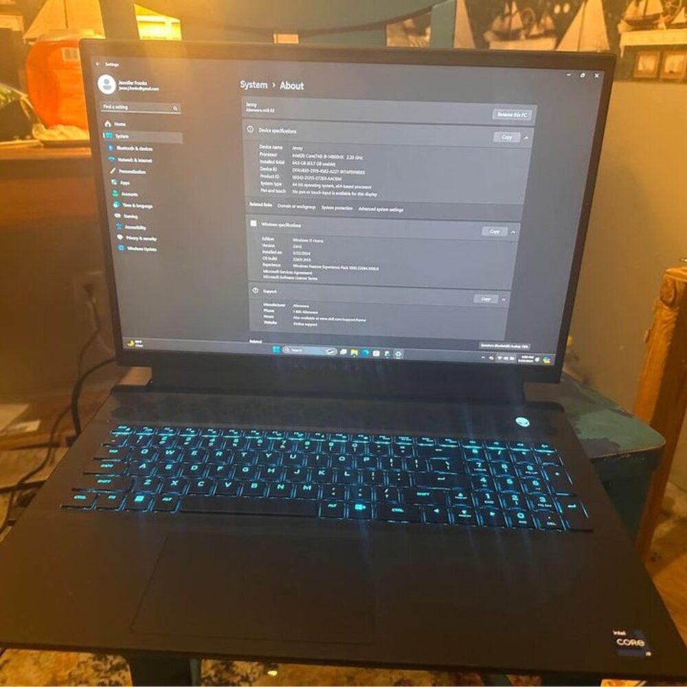 ALIENWARE m18 R2 - Picture 4 of 4